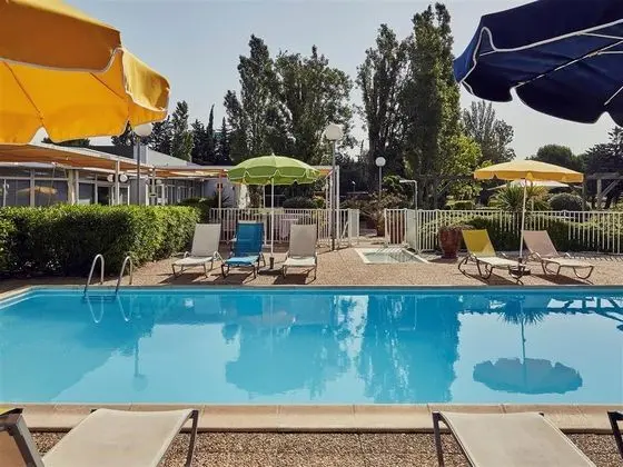 ibis Styles Marseille Provence Airport - Havuz