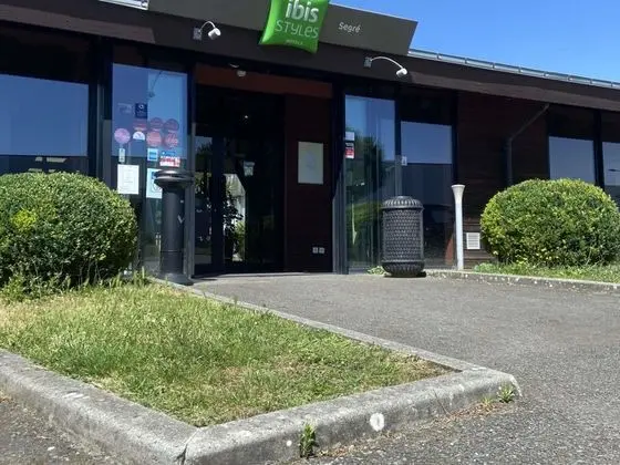 ibis Styles Segre - Dış Mekan