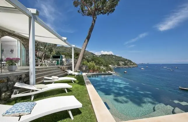 Villa Ibiscus With Infinity Pool Direct Sea Access Sea View Parking and Breakfast