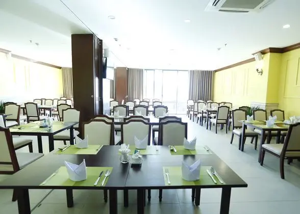 Ibiza Riverfront Hotel Da Nang - Yeme / İçme