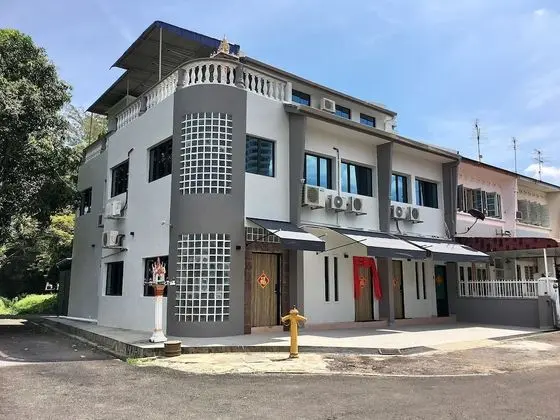 iBook4 Deluxe 2 Bedroom Gurney Suite by iBook Homestay
