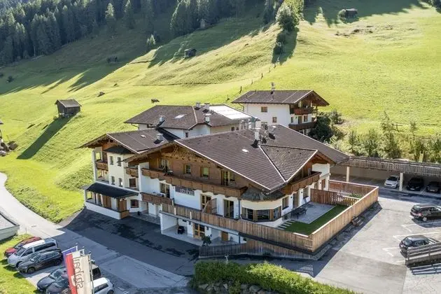 Ideal Apartment in Stubaital With Balcony - Dış Mekan