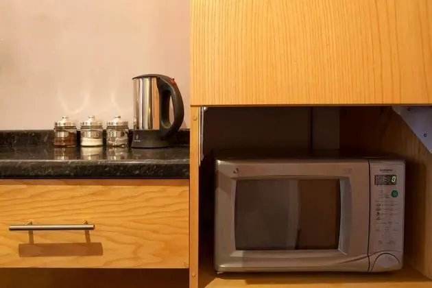 Ideally Located Convenient City Centre Studio Apartment - Mutfak