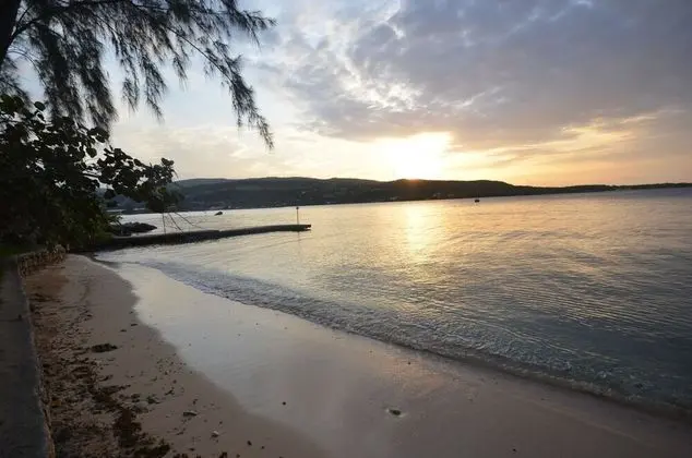 Idleawile Villa, 5BR by Jamaican Treasures - Plaj