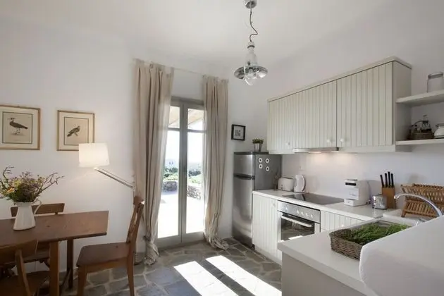 Idyllic Holiday Villa Gardenview Nr Beach by VillaRentalsgr - Mutfak