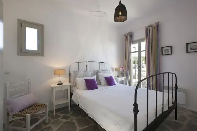 Idyllic Holiday Villa Gardenview Nr Beach by VillaRentalsgr - Oda