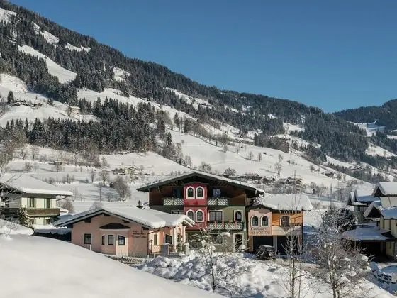 Idyllic Holiday Home in Goldegg - Wen Near ski bus