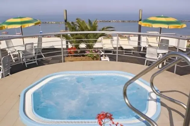 Hotel Igea Spiaggia - Havuz