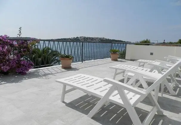 Igor -10 m From Beach - H