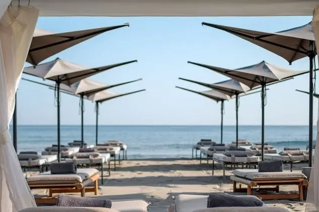 Ikones Seafront Luxury Suites - Adults Only - Plaj