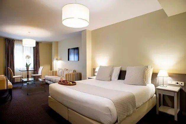 Ikonik Plaza Mercado