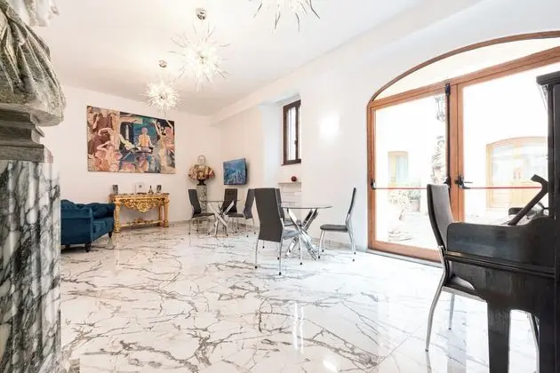Il Monastero Collection - Lobi