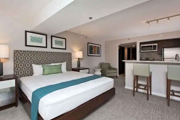 Ilikai Hotel & Luxury Suites - Oda