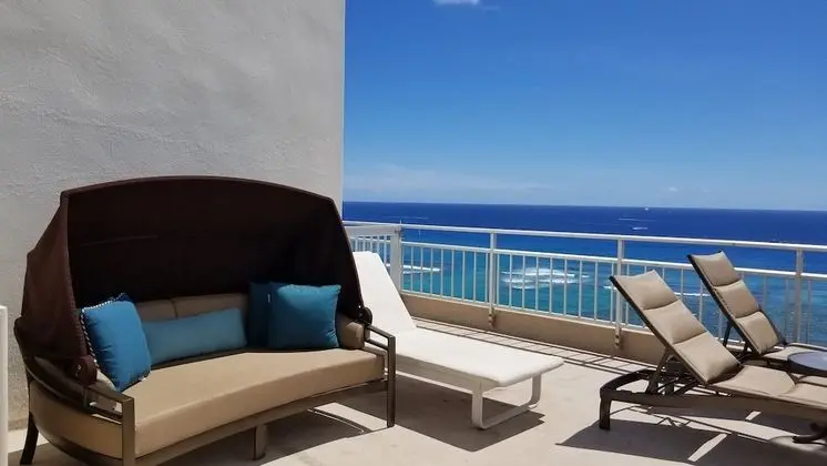 Ilikai Tower 420 1 Bedroom Condo by RedAwning