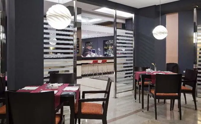 Ilunion Suites Madrid - Bar