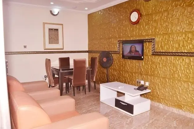 Immaculate 2-bed Apartment in Idimu - Oda Düzeni