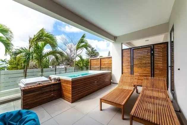 Immaculate 2-bed Apartment in Pereybere Grand Baie - Spa