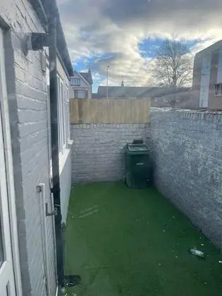 Immaculate 2-bed Apartment in Wallasey - Dış Mekan