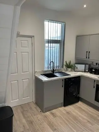 Immaculate 2-bed Apartment in Wallasey - Mutfak