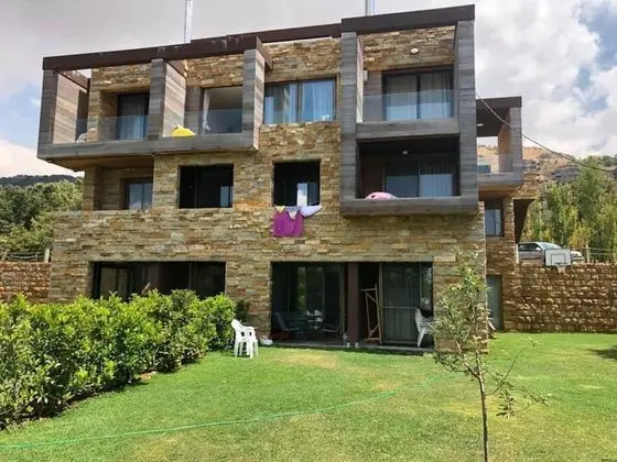 Immaculate 2-bed Villa in Faqra - 1