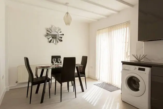 Immaculate 2-bed House in Dartford - Mutfak