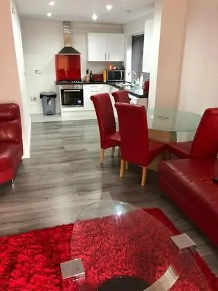 Immaculate 2-bed House in High Wycombe Hp14