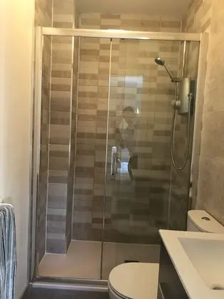 Immaculate 3-bed Apartment in Kilkenny - Banyo Tipleri