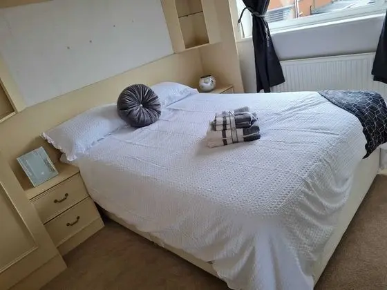 Immaculate 3-bed House With Free Parking in Bolton