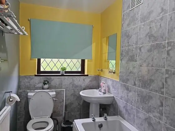 Immaculate 3-bed House in Middleton - Banyo Özellikleri