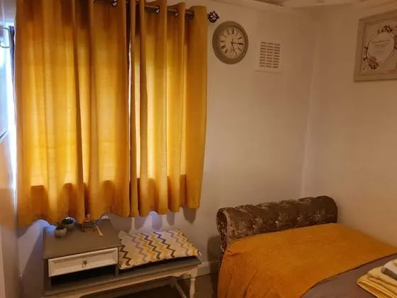 Immaculate 3-bed House in Middleton - Oda