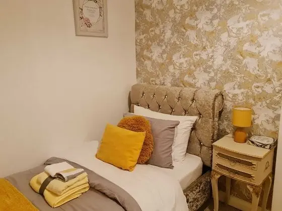 Immaculate 3-bed House in Middleton - Oda
