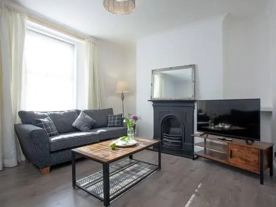 Immaculate 3-bed House in Torquay - Öne Çıkan Resim