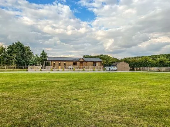 Immaculate 3-bedroom Private Lodge Near York