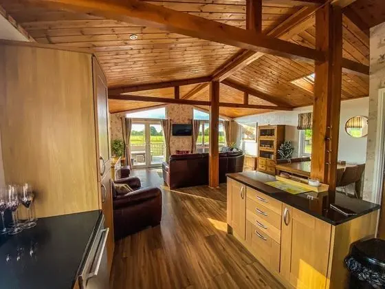 Immaculate 3-bedroom Private Lodge Near York - Mutfak