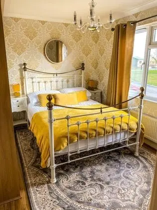 Immaculate 3-bedroom Private Lodge Near York - Oda