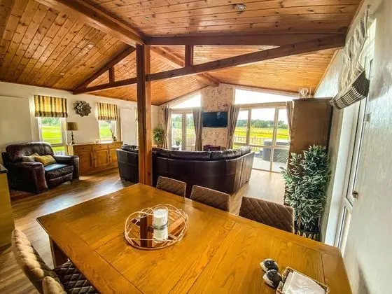 Immaculate 3-bedroom Private Lodge Near York - Yerinde Yemek