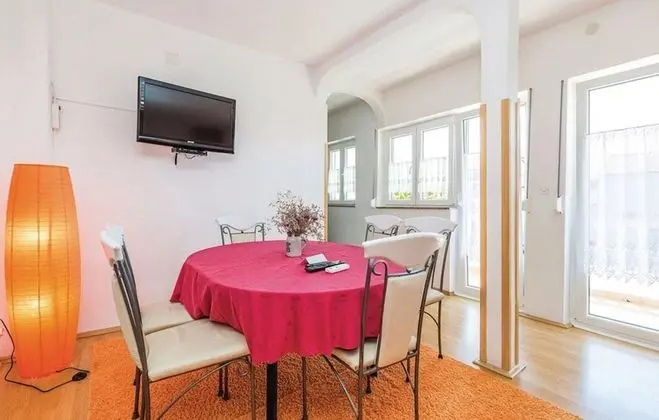 Immaculate 3-bedrooms Apartment in Rab 1-8 Pers