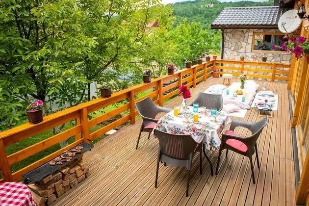 Immaculate 4-bed Cottage in Kolasin / Montenegro