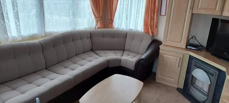 Immaculate 5-bed Apartment in Scarborough