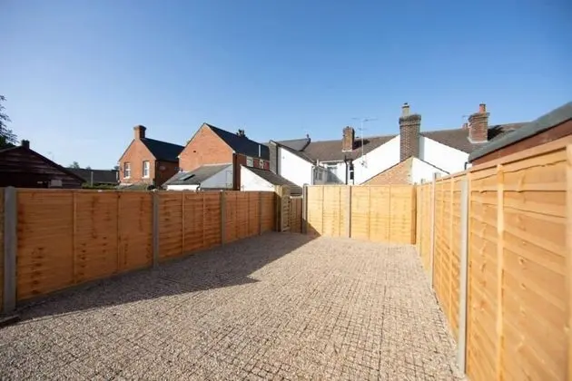 Immaculate 5-bed House in the City Centre Ashford