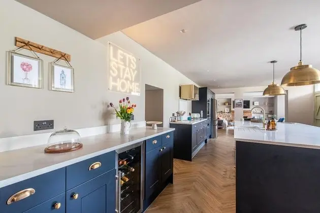 Immaculate 5 Bed House With Unique Cellar Bar