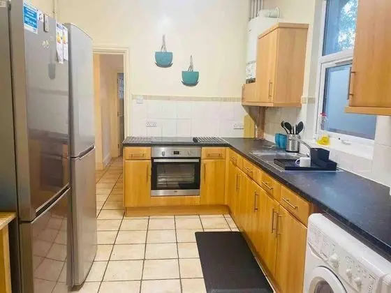 Immaculate 6-bed House in Coventry