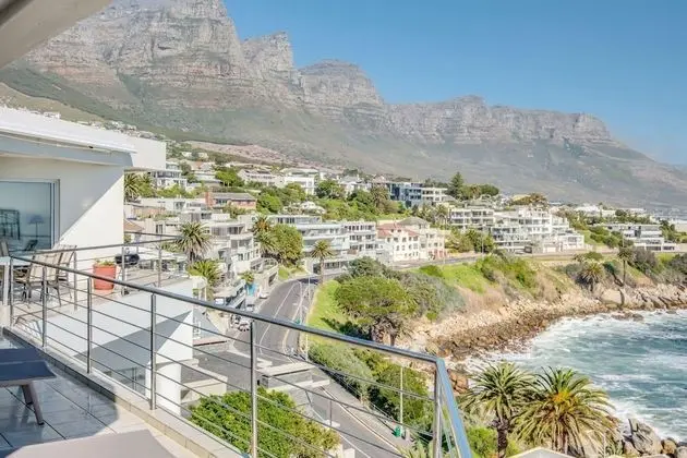 Immaculate Camps Bay Penthouse With Uninterrupted Ocean Views and Splash Pool CBT Penthouse - Oda