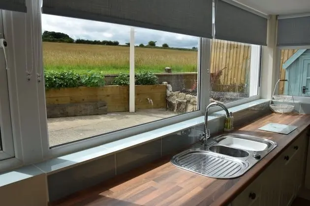 Immaculate Inviting Light and Airy 2-bed Cottage - Mutfak