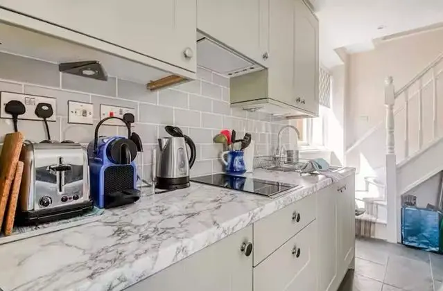 Immaculate Quiet Coach House in Garden, Birmingham - Mutfak