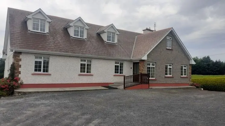 Immaculate Spacious 5 Bed House in Ballaghaderreen