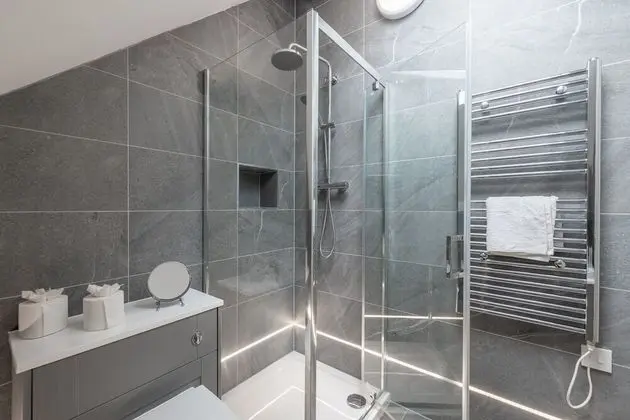 Impeccable 2-bed Apartment in Camberley - Banyo Tipleri