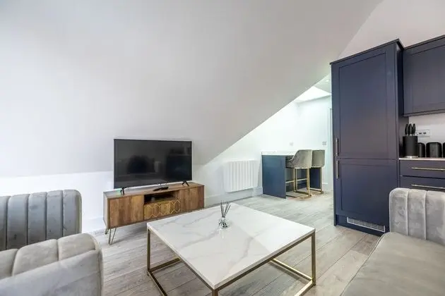Impeccable 2-bed Apartment in Camberley - Oda Düzeni