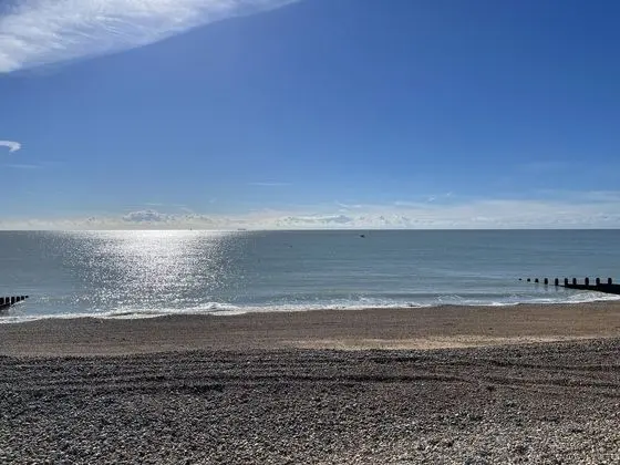 Impeccable 2-bed Apartment in Eastbourne - Plaj