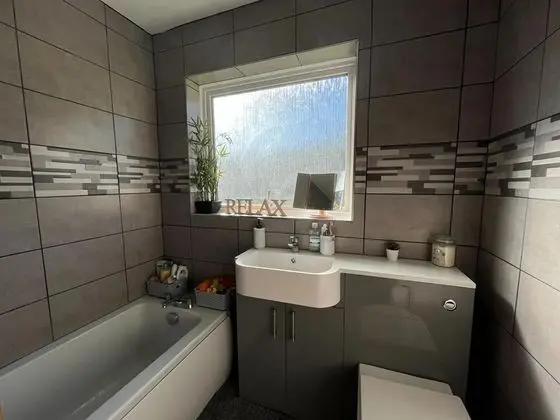 Impeccable 2-bed Apartment in Eastleigh - Banyo Tipleri